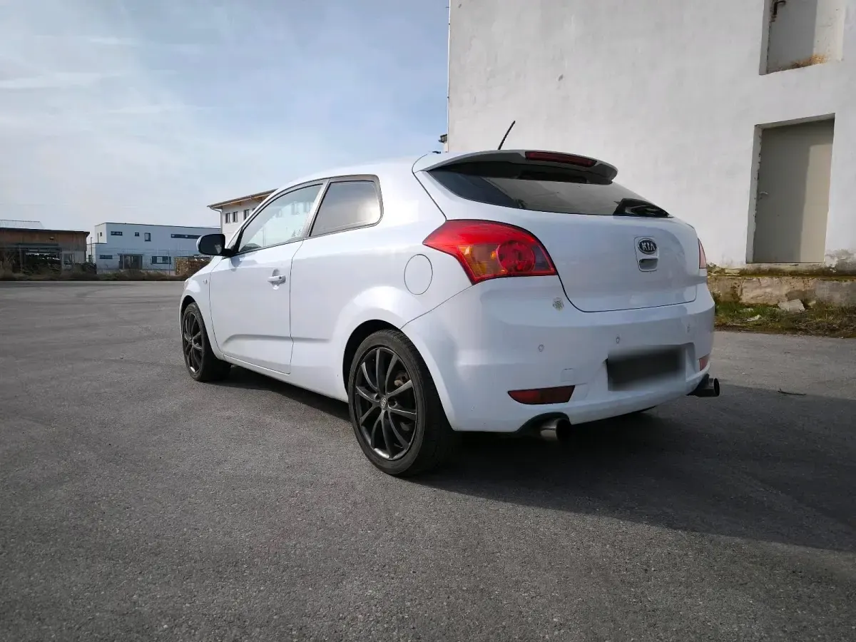 Używany Kia ProCeed 126 KM (92 kW) 2012 Biały Hatchback