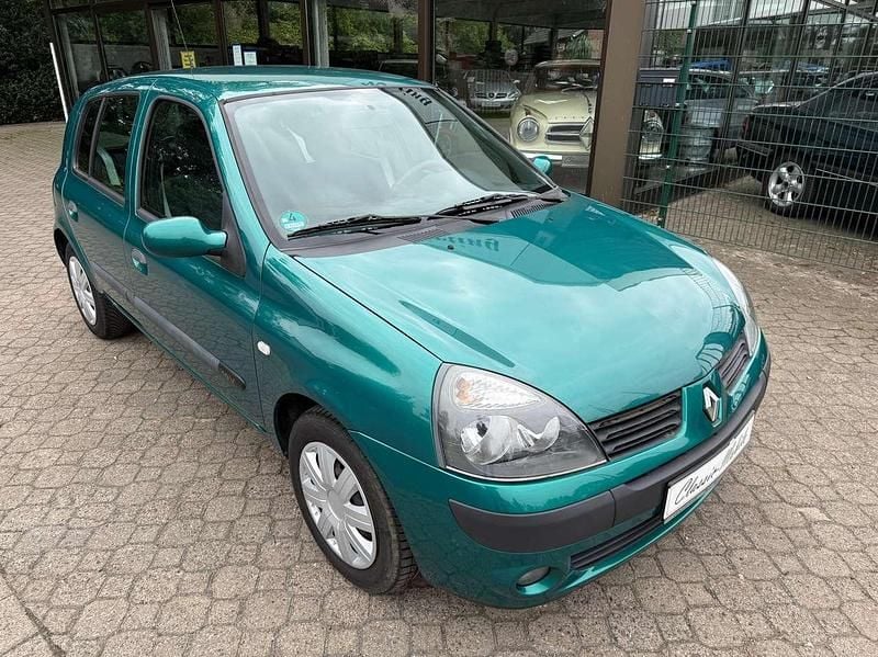 Grün Gebraucht 2004 Renault Clio II Dynamique Kleinwagen | 1.250 € (Guter Preis) - Bild 1/4