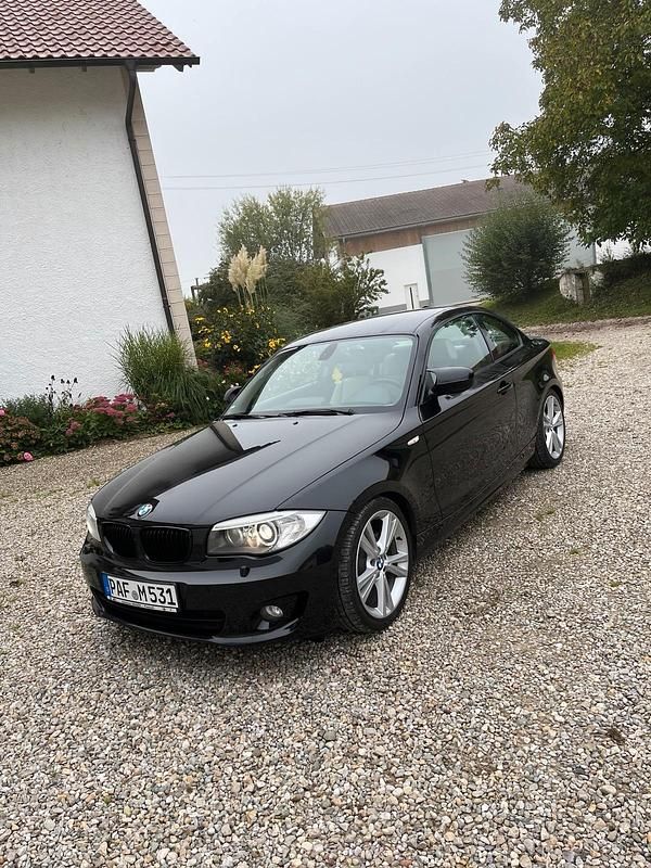 Gebraucht BMW 120 Coupé 186 PS (136 kW) 2011 Schwarz Coupé