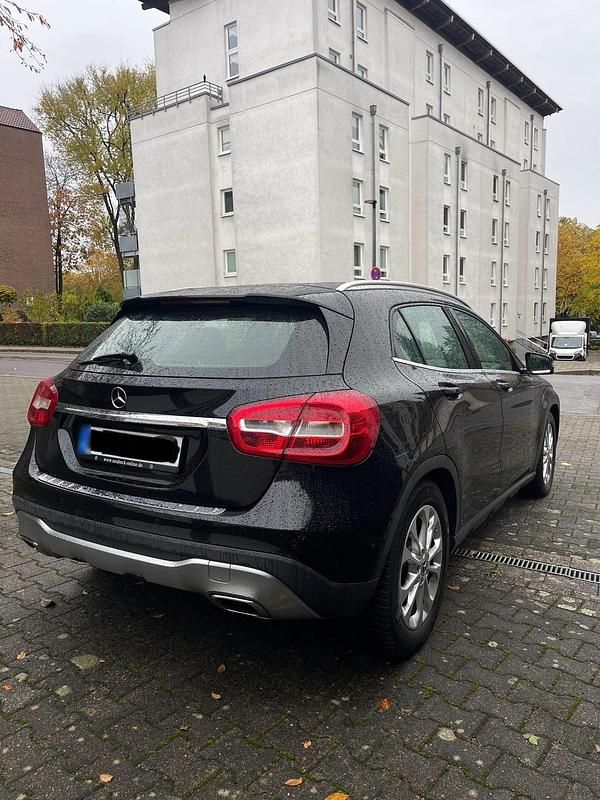Gebraucht Mercedes GLA200 136 PS (100 kW) 2018 Schwarz SUV