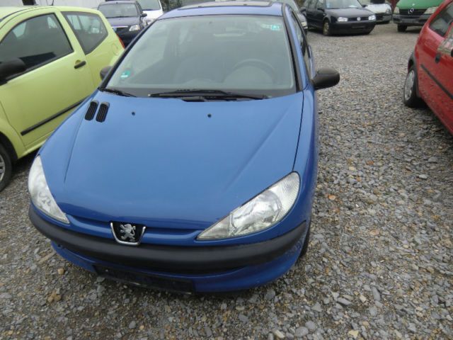Gebraucht Peugeot 206 60 PS (44 kW) 2001 Blau Kleinwagen