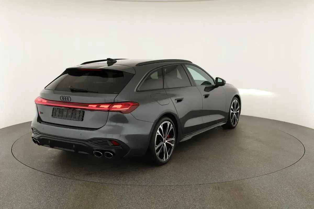 Neu Audi S5 Ambiente 367 PS (269 kW) 2026 Daytonagrau perleffekt Kombi