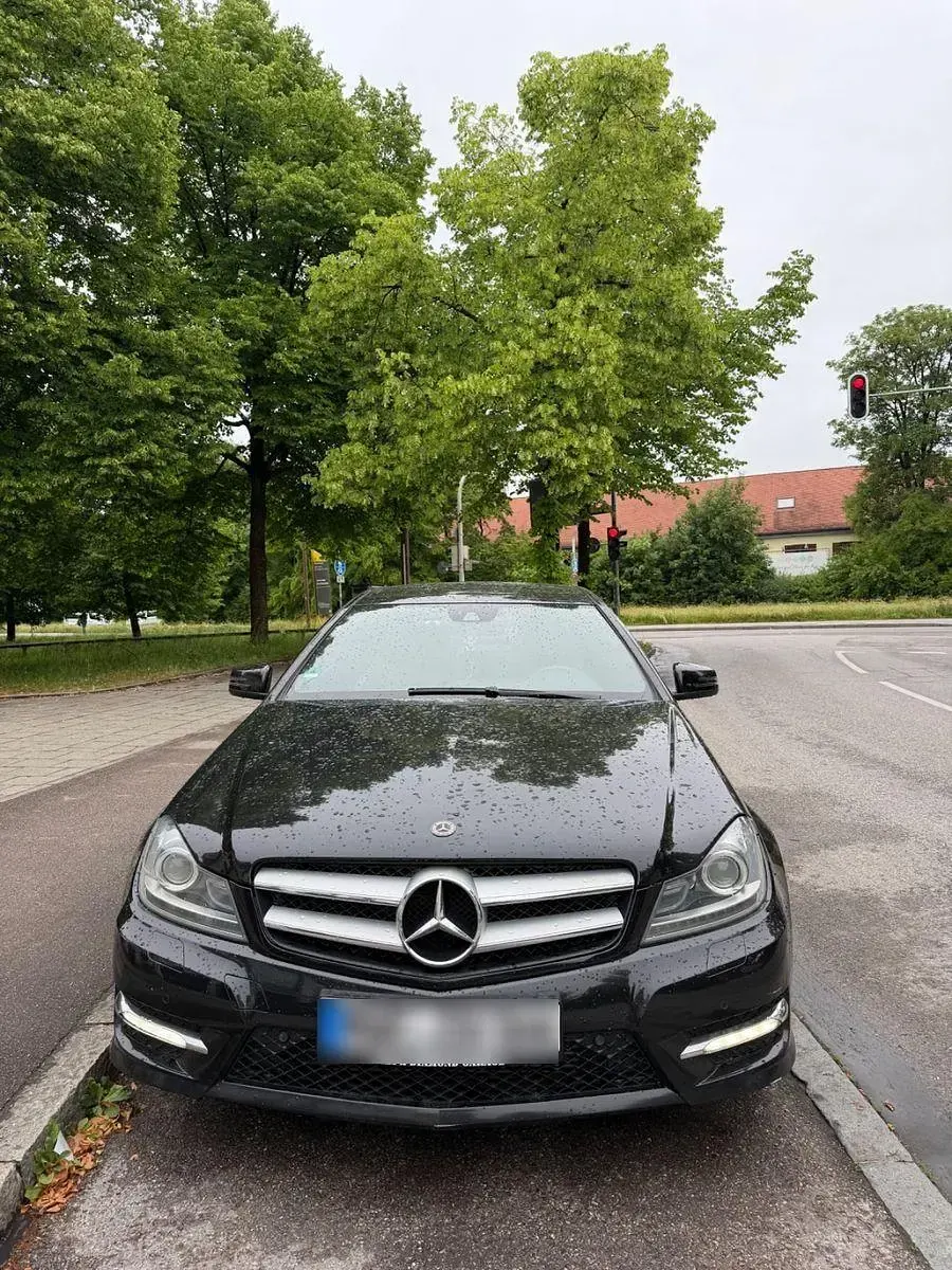 Gebraucht Mercedes 220 170 PS (125 kW) 2011 Schwarz Coupé