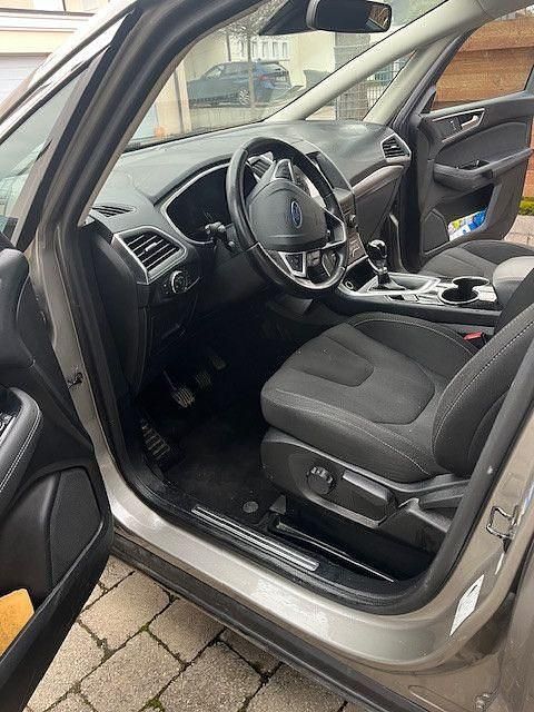 Gebraucht Ford S-MAX Trend 179 PS (131 kW) 2016 Silber Van / Kleinbus