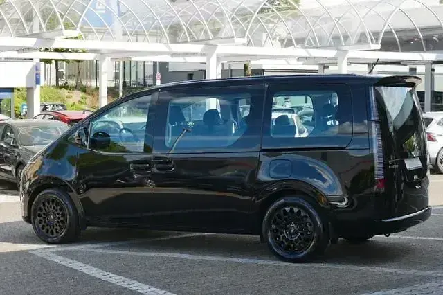 Gebraucht Hyundai Staria Trend 177 PS (130 kW) 2024 Abyss black Van / Kleinbus