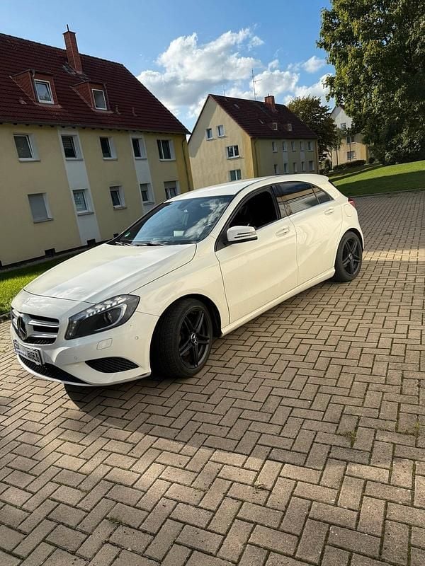 Weiß Gebraucht 2012 Mercedes A200 Limousine | 6.000 € (Superpreis) - Bild 1/4