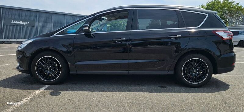 Schwarz Gebraucht 2017 Ford S-MAX Titanium Van / Kleinbus | 17.900 € (Etwas zu teuer) - Bild 1/4