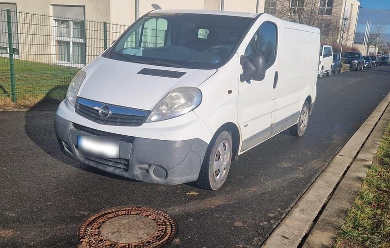 Gebraucht Opel Vivaro 146 PS (107 kW) 2011 Weiß Van / Kleinbus