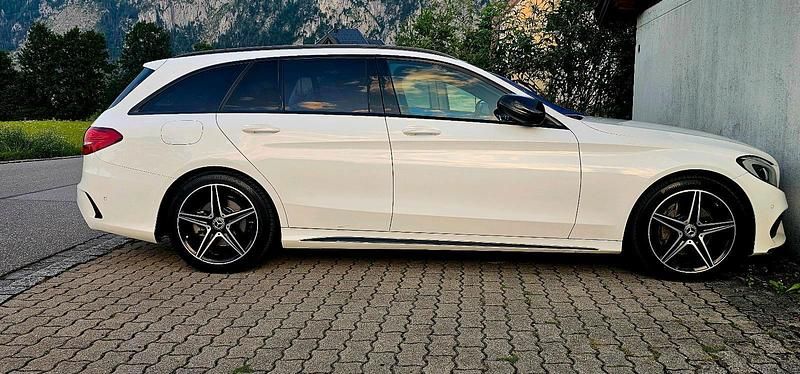 Weiß Gebraucht 2018 Mercedes C200 AMG line Kombi | 21.900 € - Bild 1/4