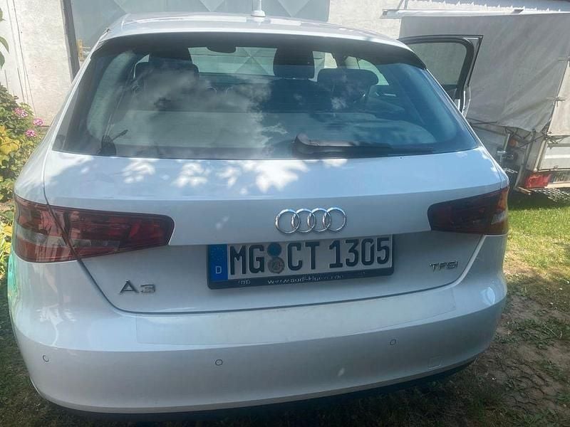 Gebraucht Audi A3 105 PS (77 kW) 2014 Weiß Limousine