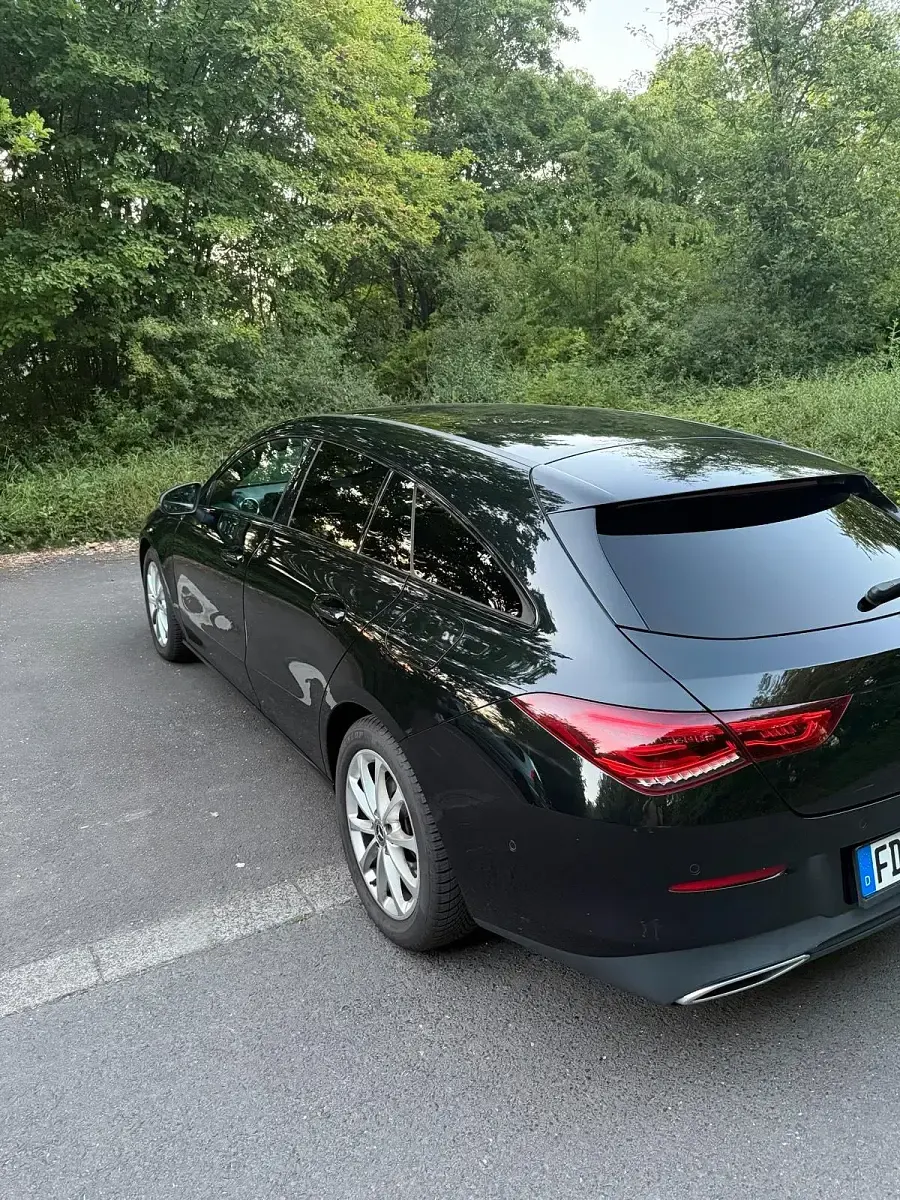 Gebraucht Mercedes CLA180 Shooting Brake 116 PS (85 kW) 2020 Schwarz Kombi