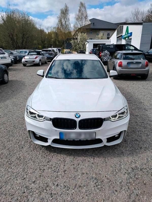Gebraucht BMW 330 M Performance 306 PS (225 kW) 2017 Weiß Kombi
