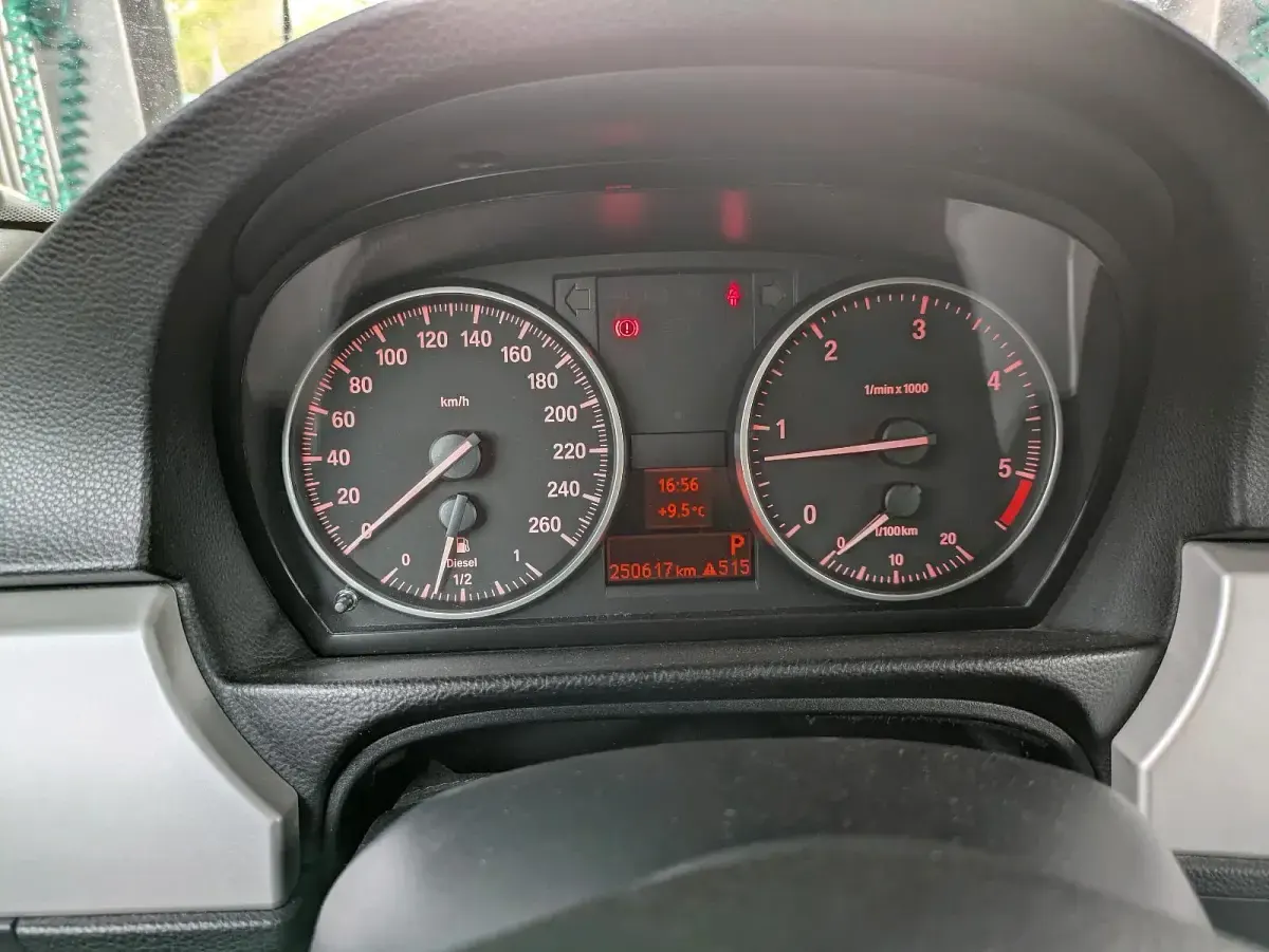 Gebraucht BMW 318 143 PS (105 kW) 2010 Schwarz Kombi