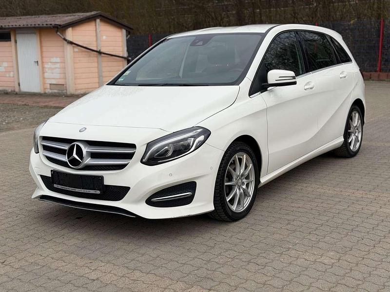 Gebraucht Mercedes B180 109 PS (80 kW) 2016 Weiß Van / Kleinbus