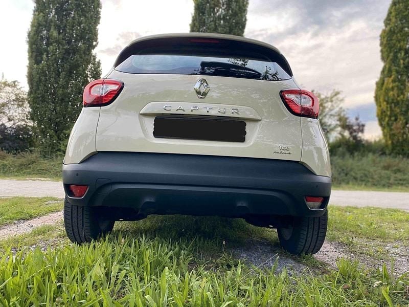 Używany Renault Captur 90 KM (66 kW) 2016 Beżowy SUV