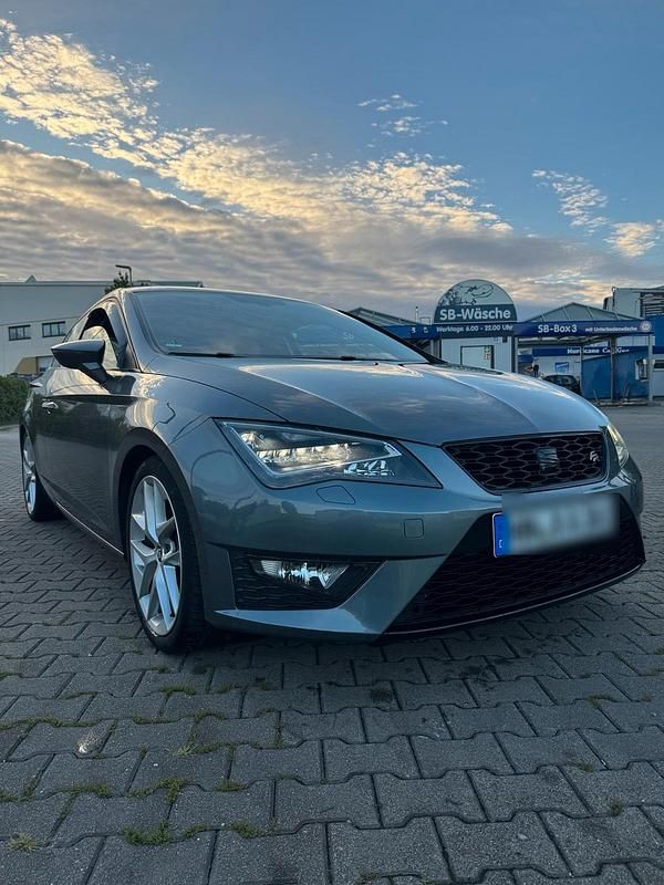 Grau Gebraucht 2016 Seat Leon SC FR Kleinwagen | 9.900 € (Teuer) - Bild 1/4
