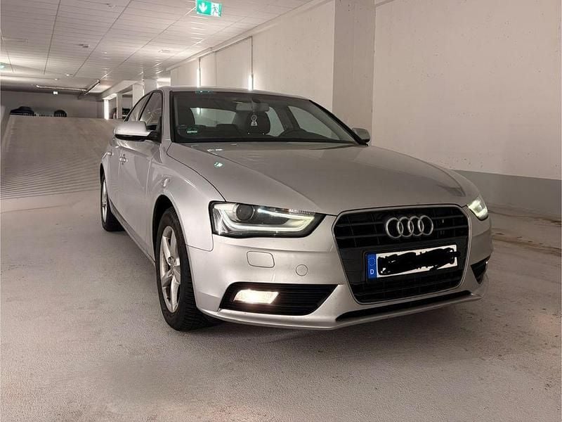 Silber Gebraucht 2012 Audi A4 Design Limousine | 9.499 € (Fairer Preis) - Bild 1/4