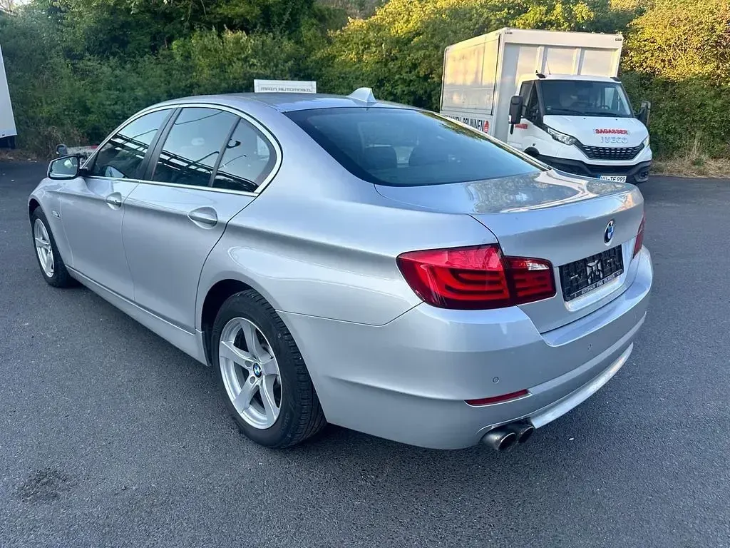 Gebraucht BMW 520 184 PS (135 kW) 2013 Silber Limousine