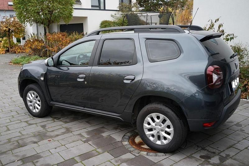 Gebraucht Dacia Duster Comfort 131 PS (96 kW) 2023 Grau SUV