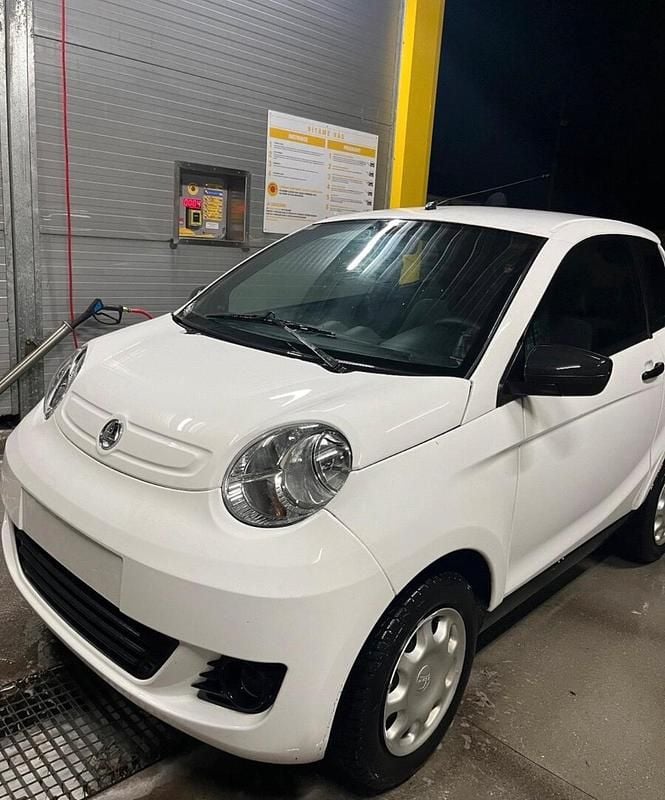 Weiß Gebraucht 2019 Aixam Minauto Kleinwagen | 8.200 € - Bild 1/4