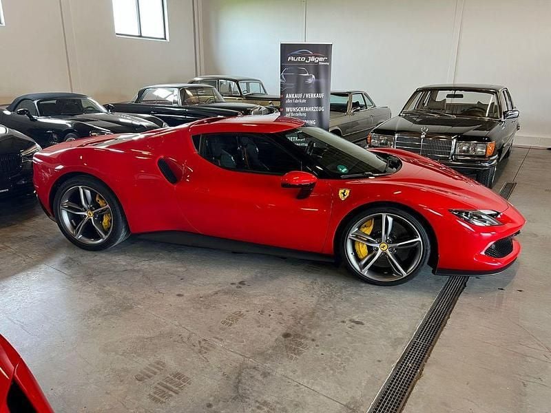 Gebraucht Ferrari 296 829 PS (609 kW) 2022 Rot