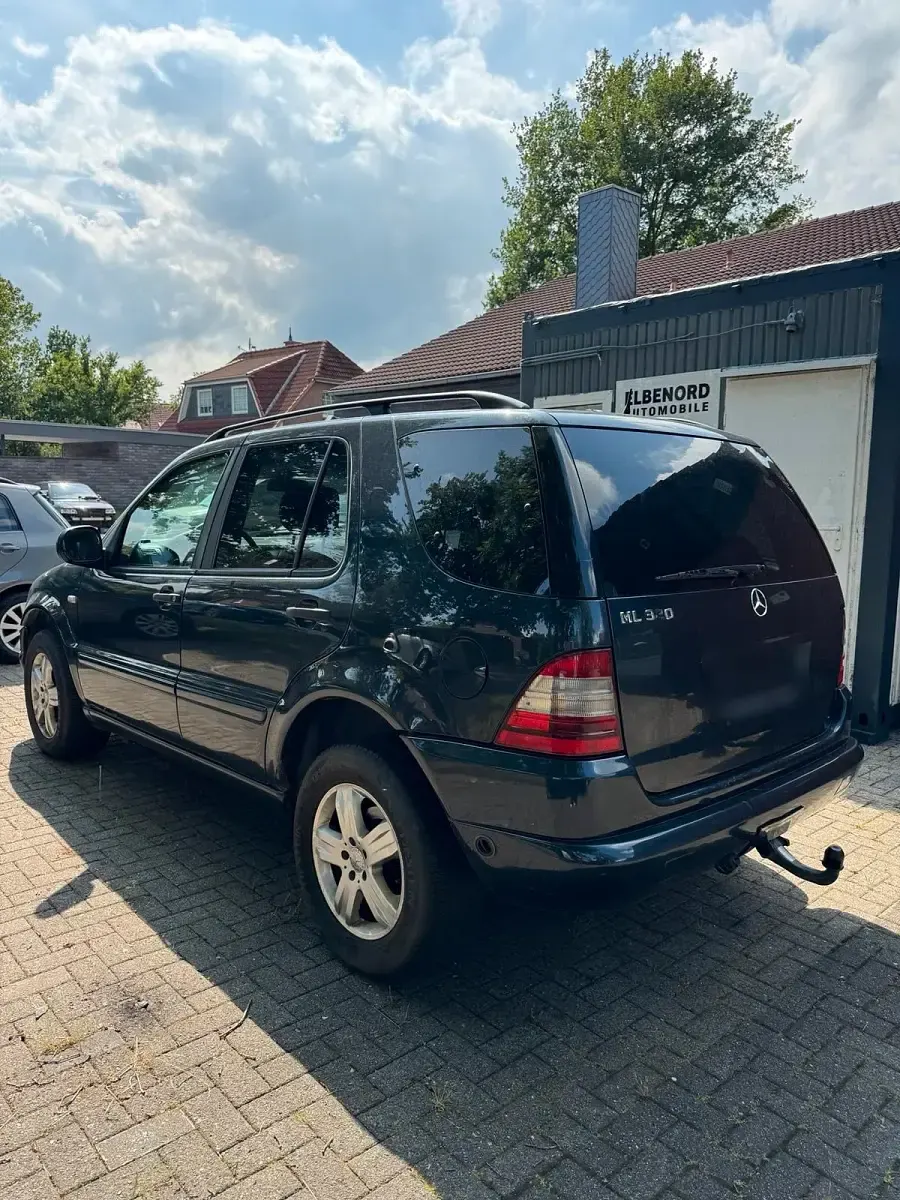 Gebraucht Mercedes ML320 218 PS (160 kW) 2001 Blau SUV