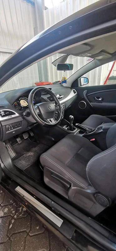 Schwarz Gebraucht 2010 Renault Mégane Coupé Coupé | 3.000 € (Guter Preis) - Bild 1/4