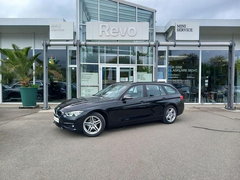 Schwarz Gebraucht 2018 BMW 320 Advantage Kombi | 20.940 € (Teuer) - Bild 1/4
