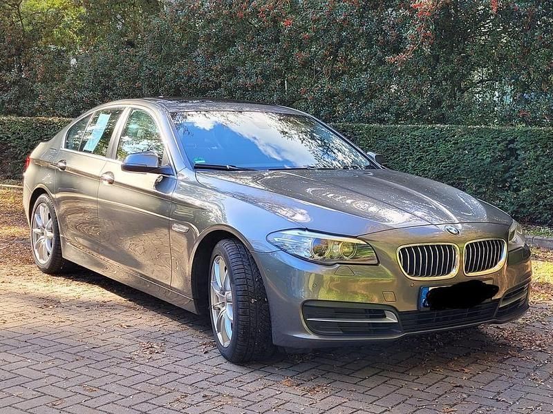 Grau Gebraucht 2014 BMW 530 Luxury Line Limousine | 17.800 € (Fairer Preis) - Bild 1/4