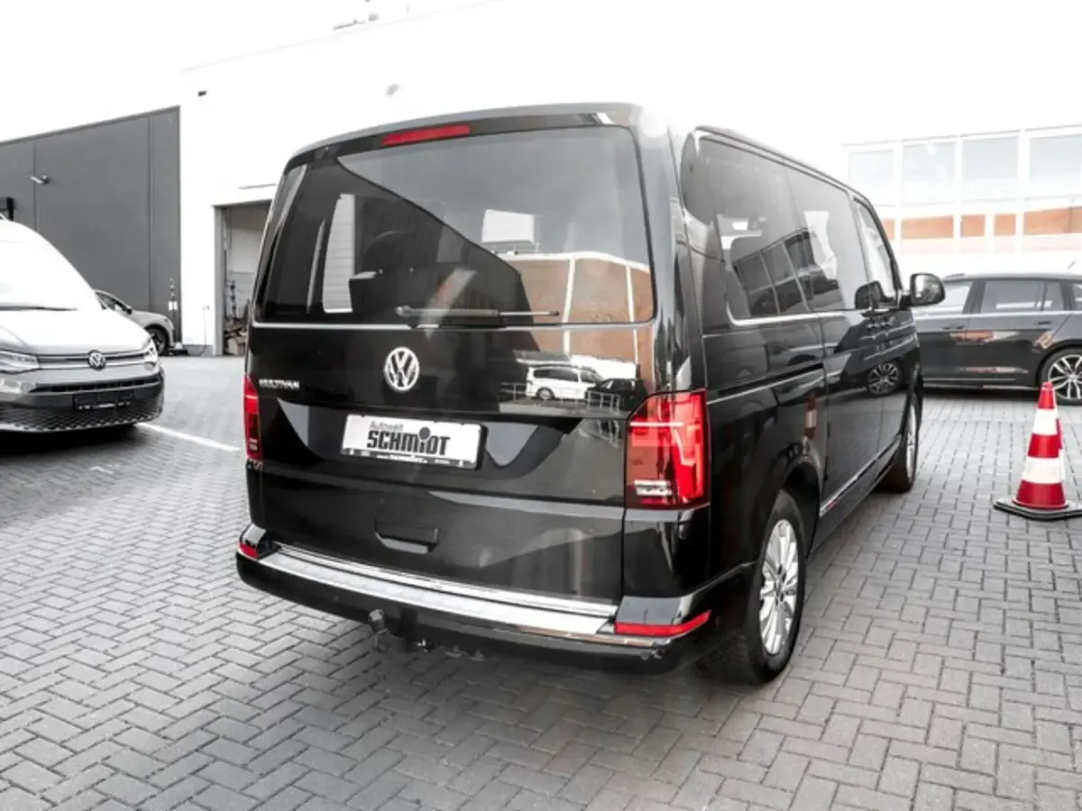 Gebraucht VW Multivan Highline 150 PS (110 kW) 2020 Deep black perleffekt Van / Kleinbus