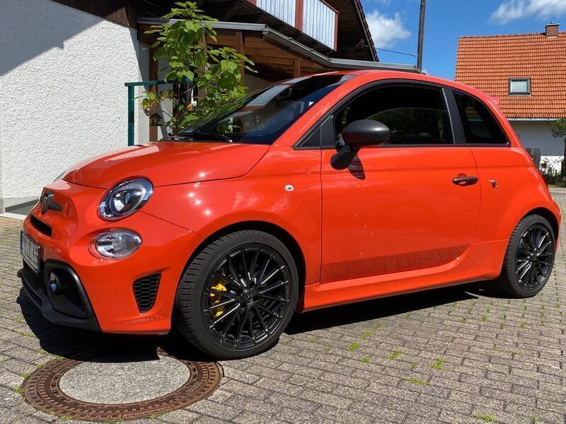 Orange Gebraucht 2024 Abarth 695 Kleinwagen | 31.690 € (Fairer Preis) - Bild 1/4