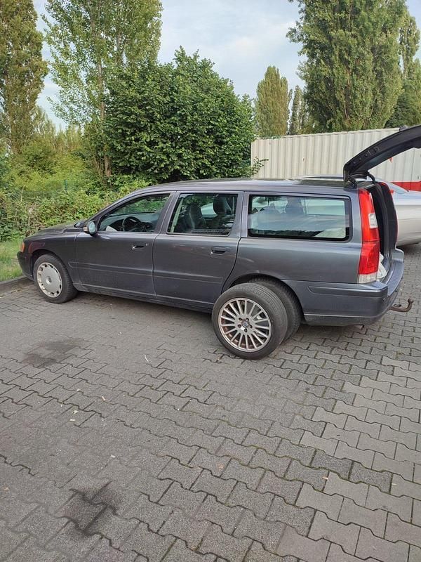 Grau Gebraucht 2006 Volvo V70 Kombi | 1.850 € (Guter Preis) - Bild 1/4