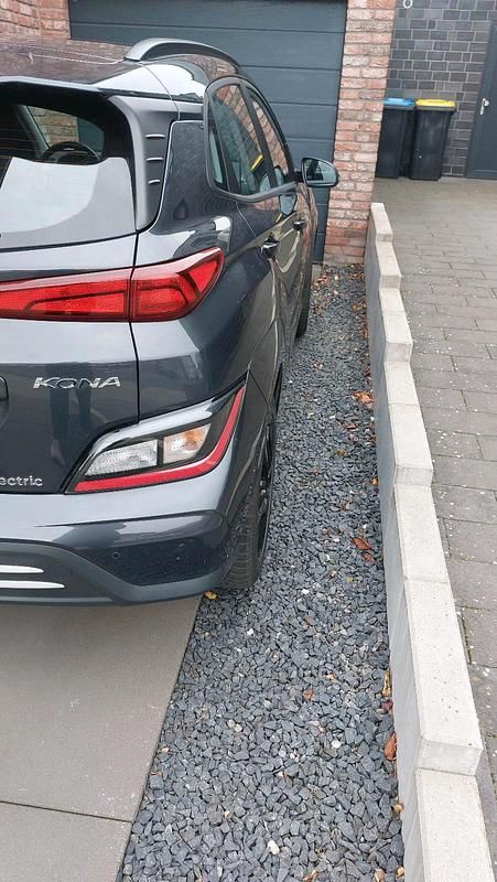 Grau Gebraucht 2022 Hyundai Kona SUV | 18.800 € (Fairer Preis) - Bild 1/4