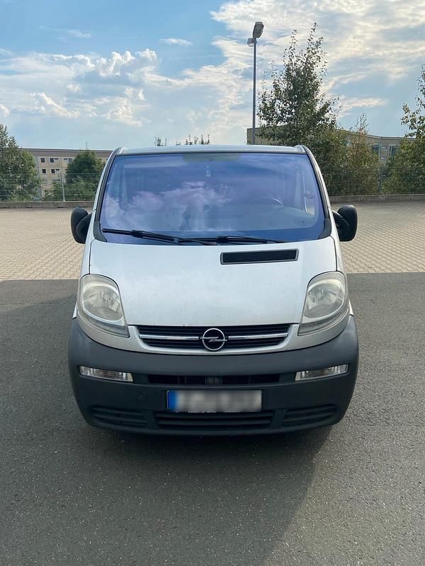 Gebraucht Opel Vivaro 101 PS (74 kW) 2006 Silber Van / Kleinbus