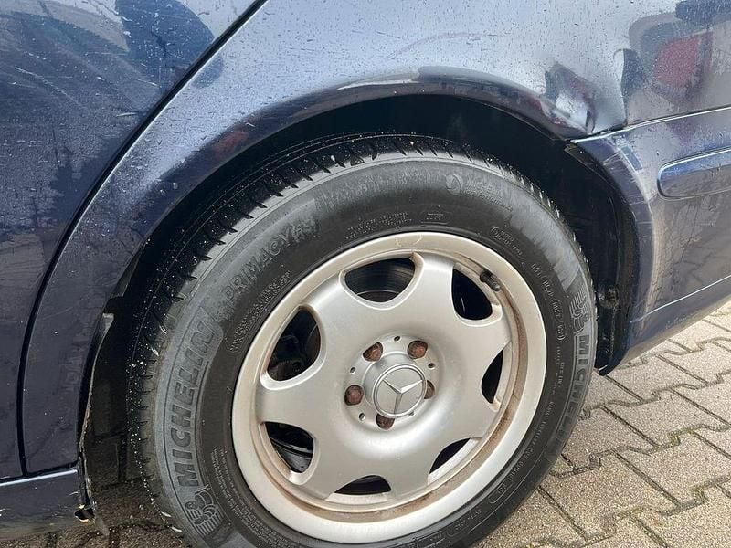 Gebraucht Mercedes E220 150 PS (110 kW) 2004 Blau Limousine