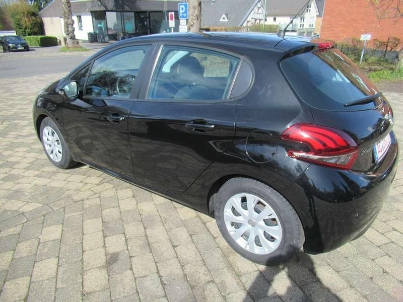 Second-hand Peugeot 208 83 CP (61 kW) 2018 Negru Hatchback