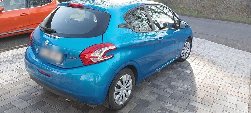 Second-hand Peugeot 208 Active 95 CP (69 kW) 2012 Albastru Hatchback