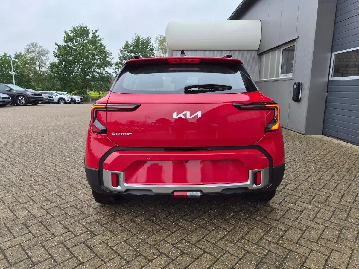 Neu Kia Stonic 116 PS (85 kW) 2026 Signalrot metallic SUV