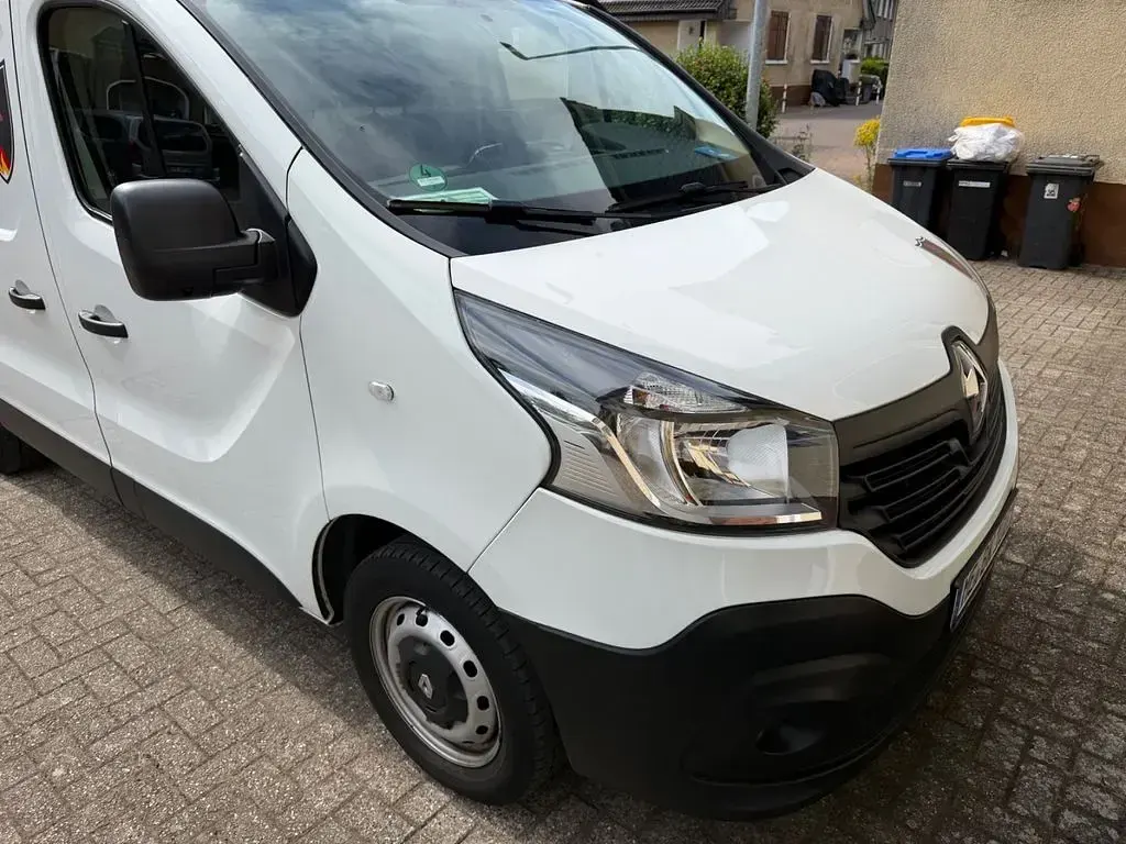 Gebraucht Renault Trafic 121 PS (88 kW) 2019 Weiß Van / Kleinbus