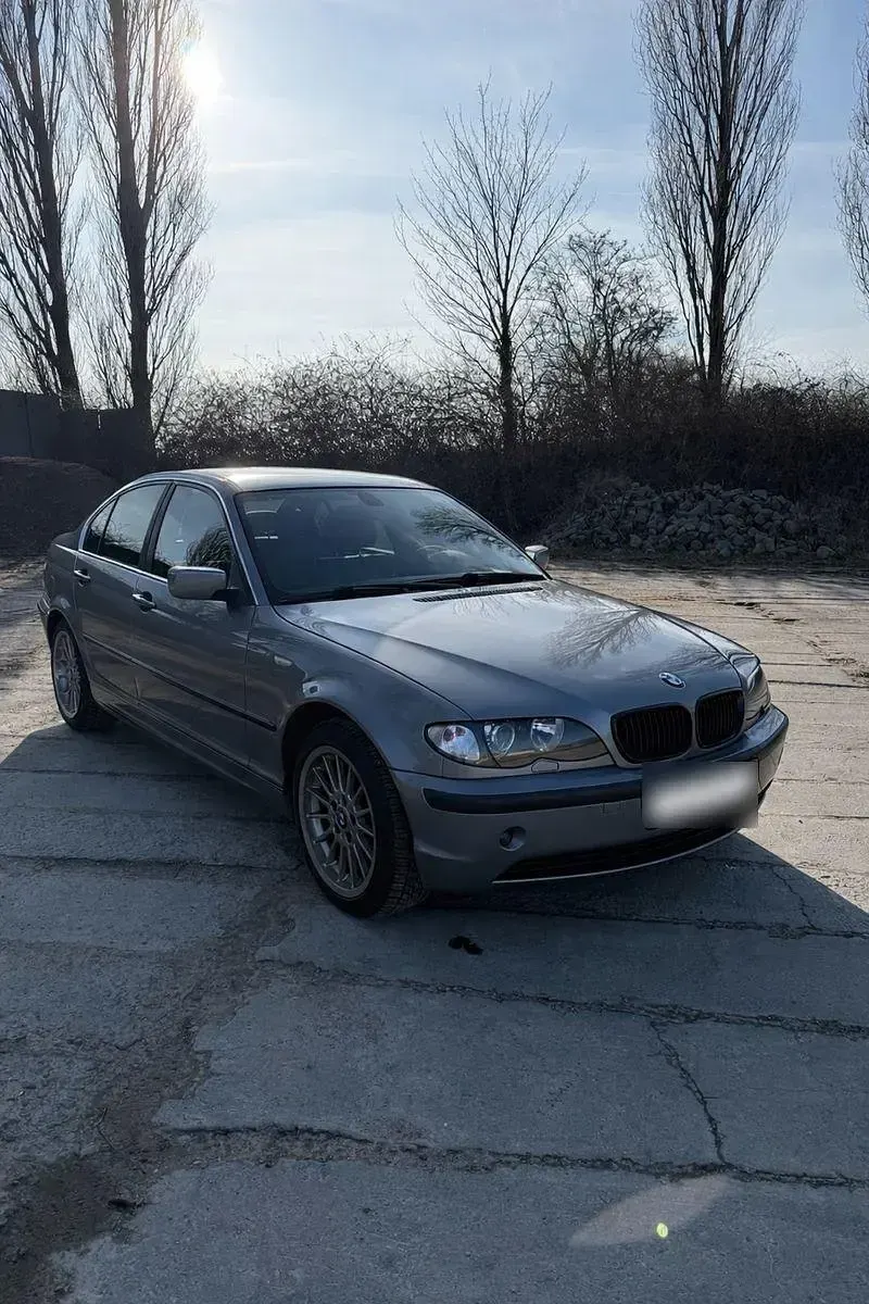 Second-hand BMW 320 170 CP (125 kW) 2004 Argintiu Berlinǎ