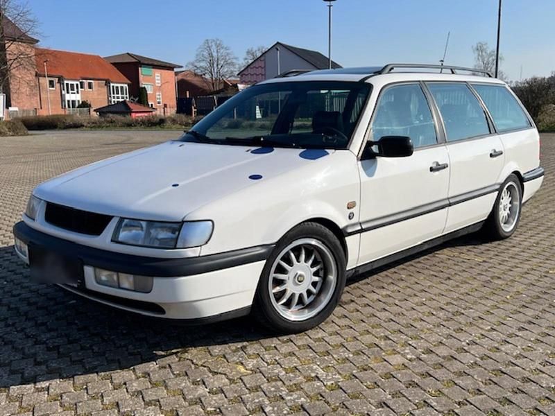 Weiß Gebraucht 1994 VW Passat Edition Kombi | 2.999 € - Bild 1/4