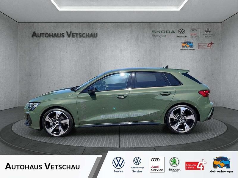Distriktgrün Gebraucht 2024 Audi A3 Sportback S-Line Limousine | 49.880 € - Bild 1/4