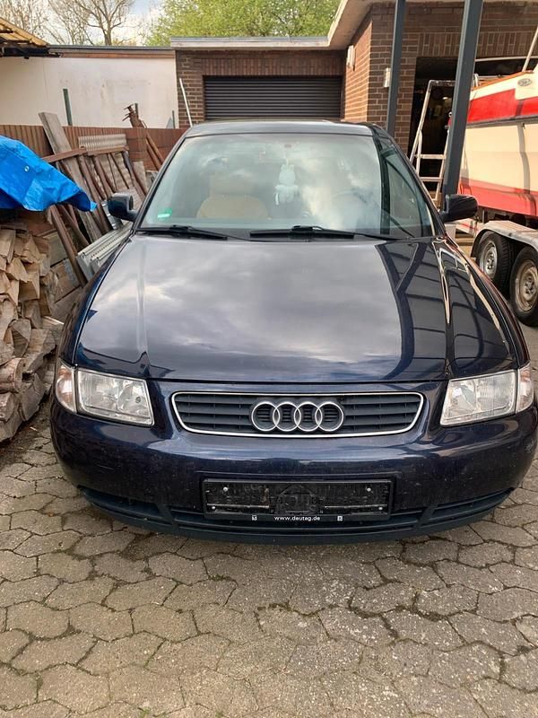 Second-hand Audi A3 101 CP (74 kW) 1999 Albastru Hatchback