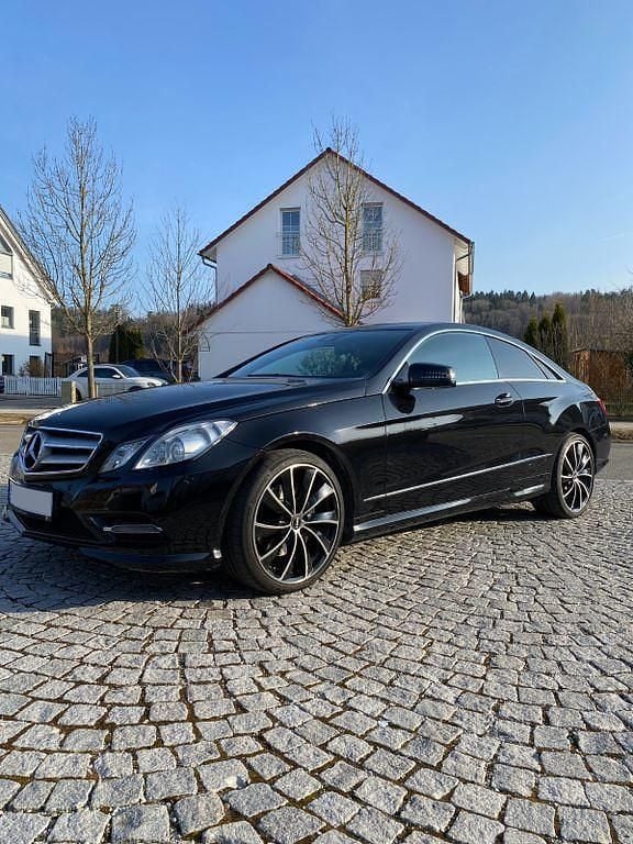 Schwarz Gebraucht 2013 Mercedes E350 Elegance Coupé | 17.999 € (Fairer Preis) - Bild 1/4