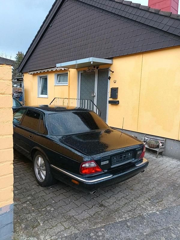 Grün Gebraucht 1999 Jaguar XJ Limousine | 1.550 € - Bild 1/4