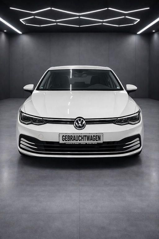 Gebraucht VW Golf VII Active 150 PS (110 kW) 2021 Weiß Kleinwagen