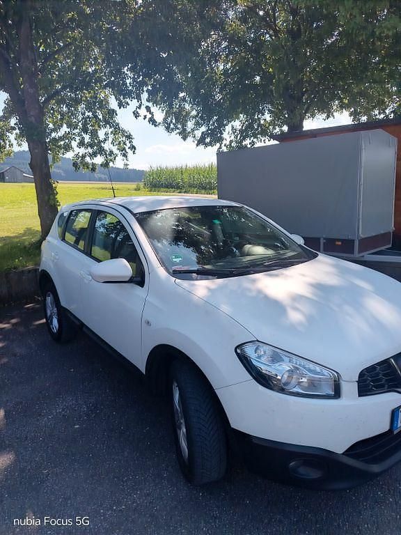 Weiß Gebraucht 2012 Nissan Qashqai Acenta SUV | 5.600 € (Fairer Preis) - Bild 1/4