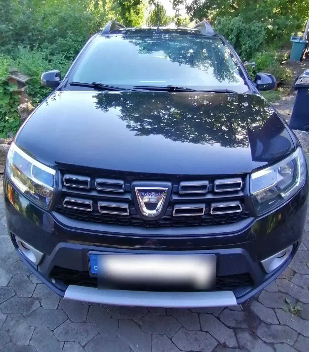 Gebraucht Dacia Sandero Celebration 90 PS (66 kW) 2018 Schwarz Limousine