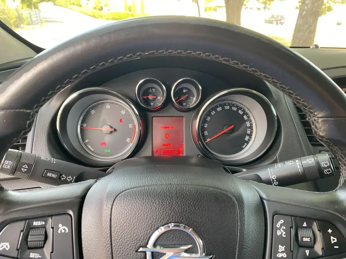 Gebraucht Opel Insignia 163 PS (119 kW) 2011 Grau Kombi