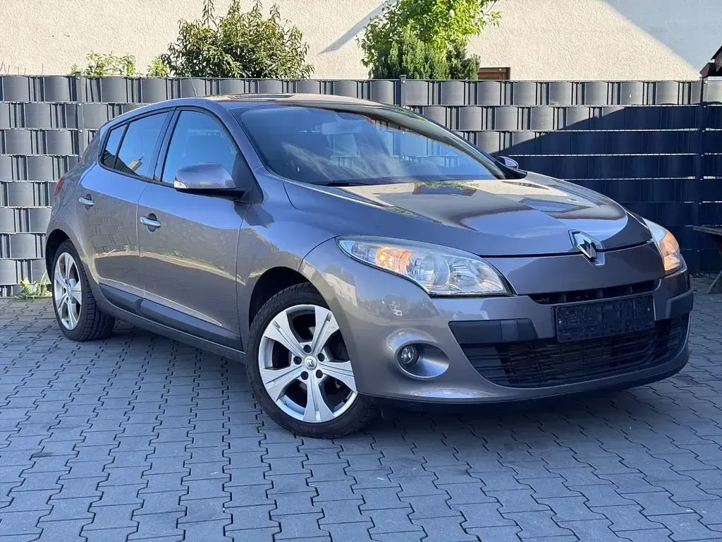 Używany Renault Mégane 131 KM (96 kW) 2010 Szary Sedan/Limuzyna